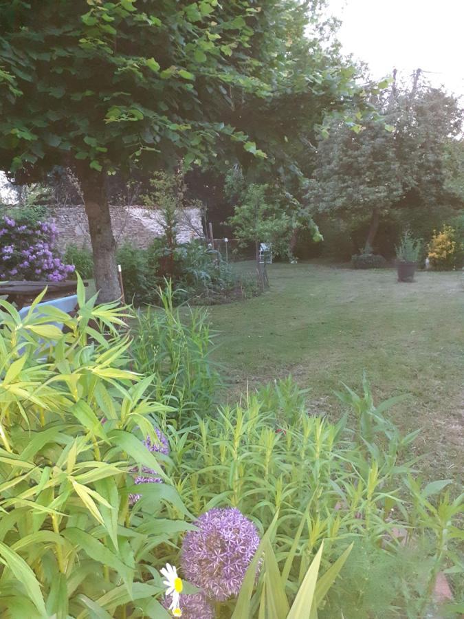Chambre D Hote "Sous Le Clocher" Saint-Leonard-de-Noblat Exterior photo