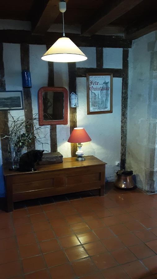 Chambre D Hote "Sous Le Clocher" Saint-Leonard-de-Noblat Exterior photo